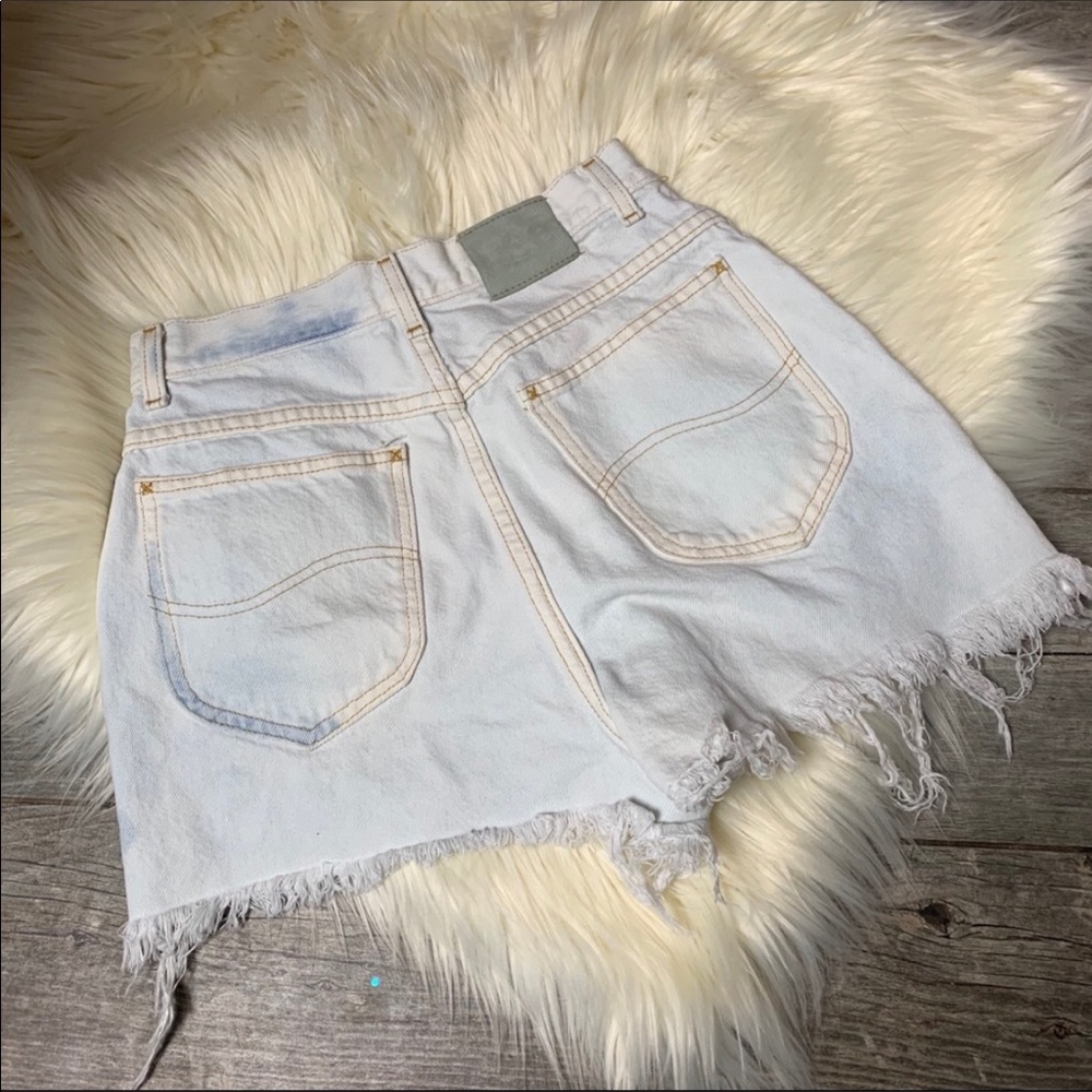 Vintage bleached Lee high waisted jean shorts - Picture 3 of 3